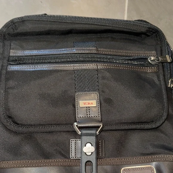 Tumi Black Messenger Bag with Adjustable Straps and Durable Fabric - Picture 5 of 7